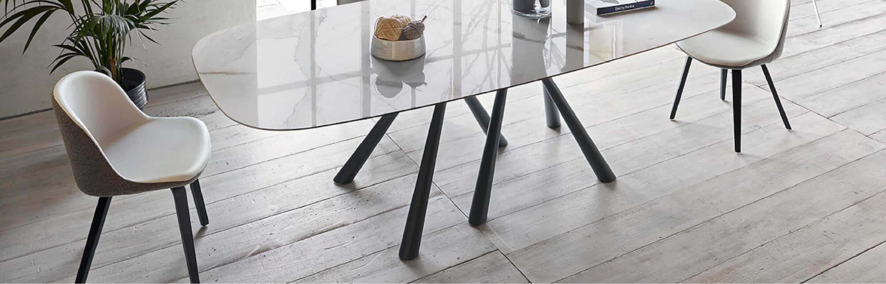 modern dining table and chairs by Midj furniture