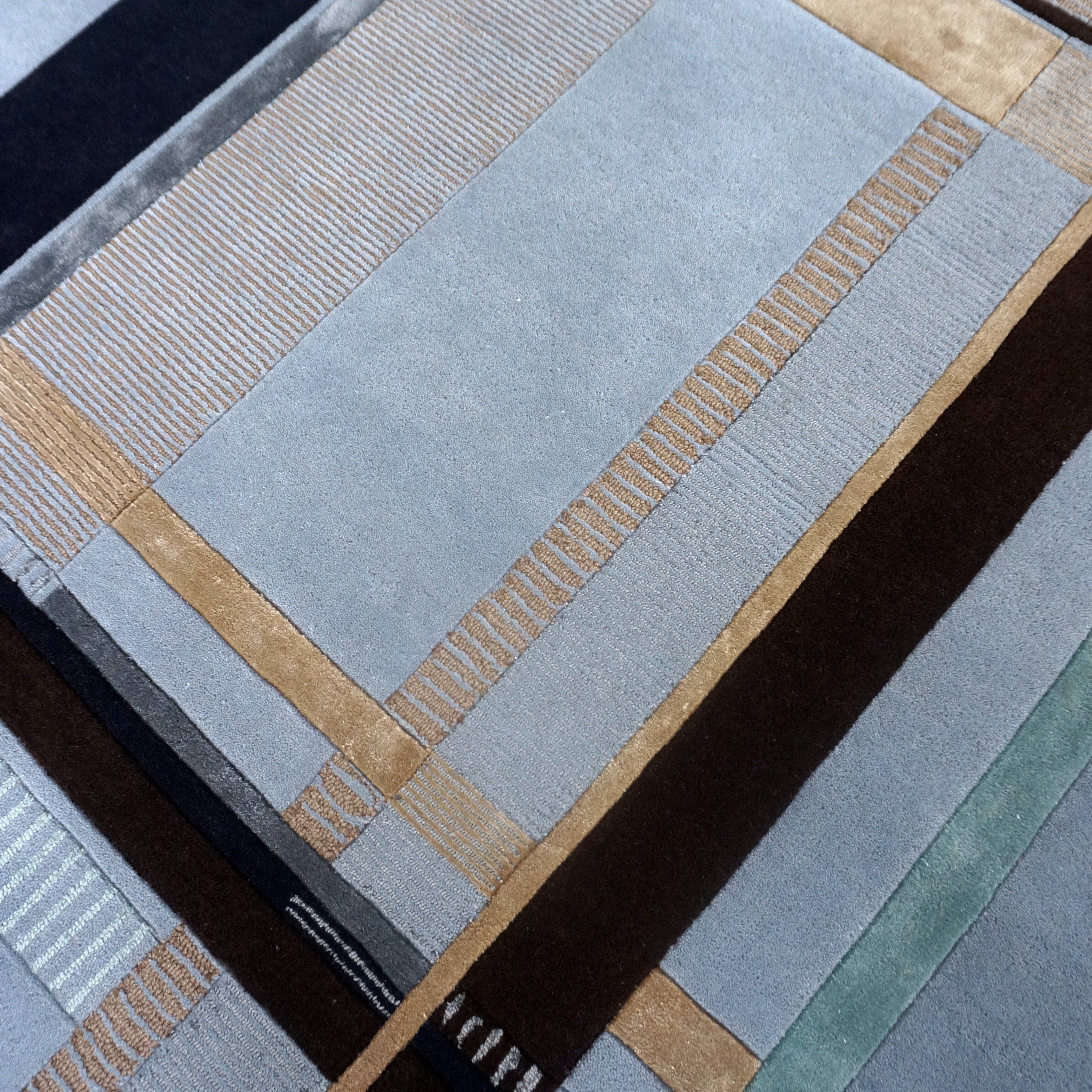 Volver ruter Ruter Royal Marine patterned rug with geometric design