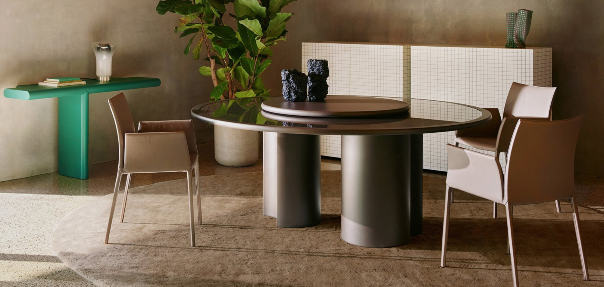 Luxury oval dining table and armchairs by Italian brand Zanotta
