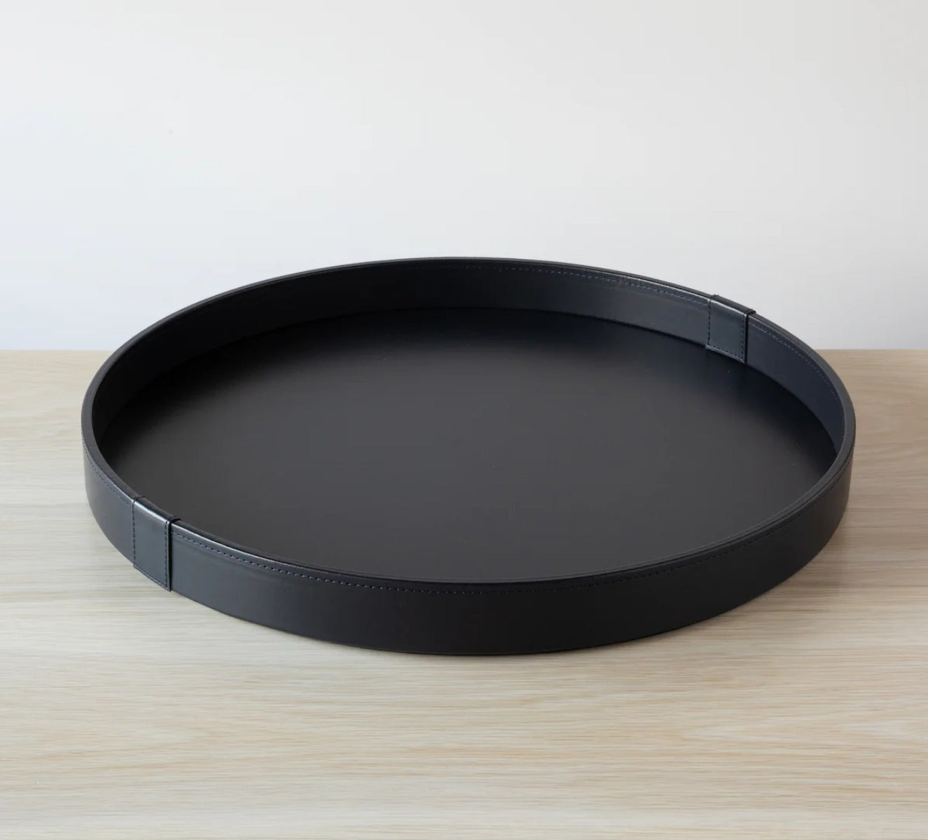 Round leather tray by pinetti