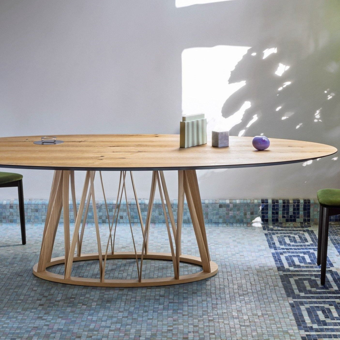 Round Ash Acco Dining Table by Italian brand Miniforms
