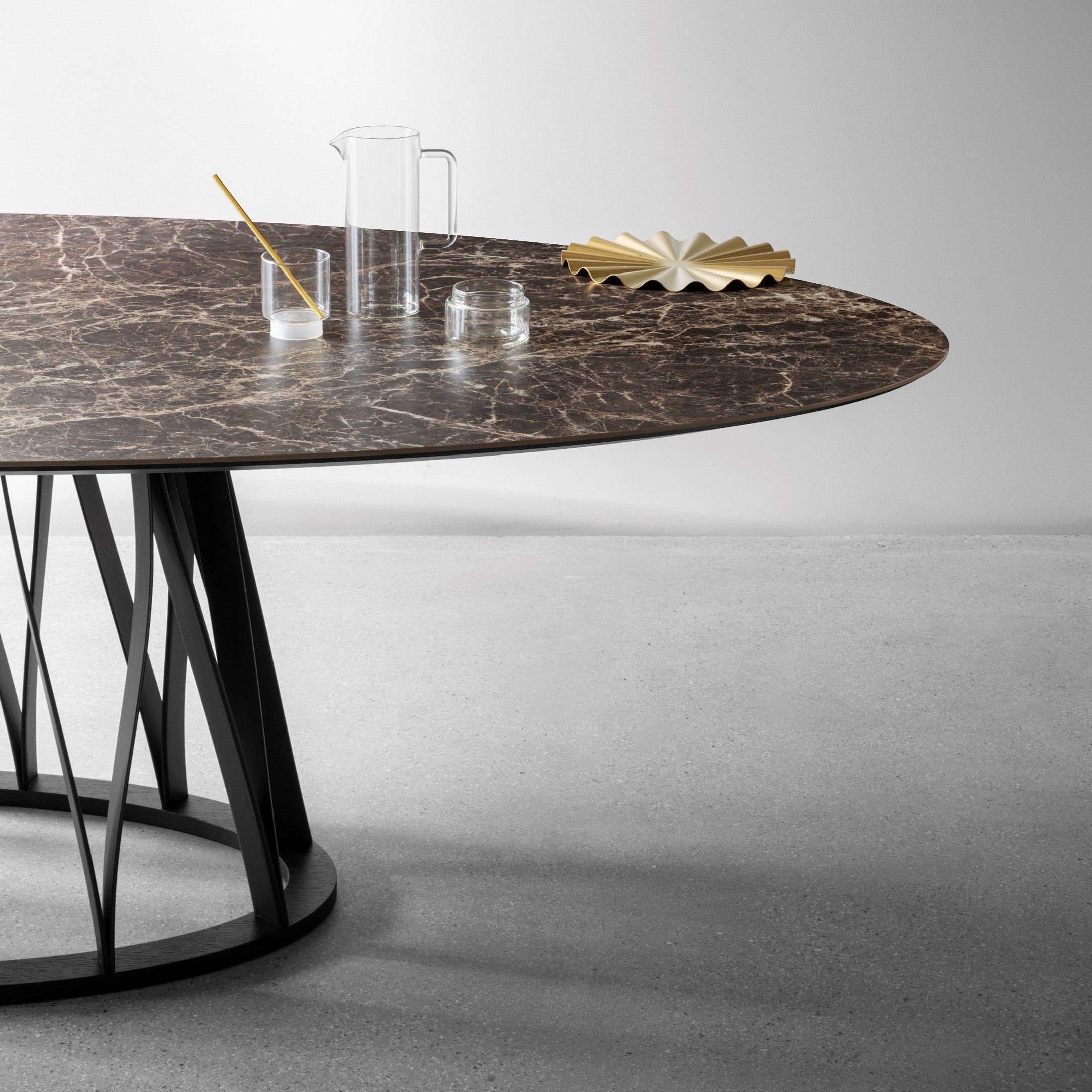 Round ceramic Acco Dining Table by Italian brand Miniforms