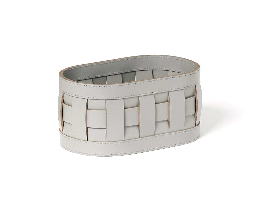Storage baskets for shelves