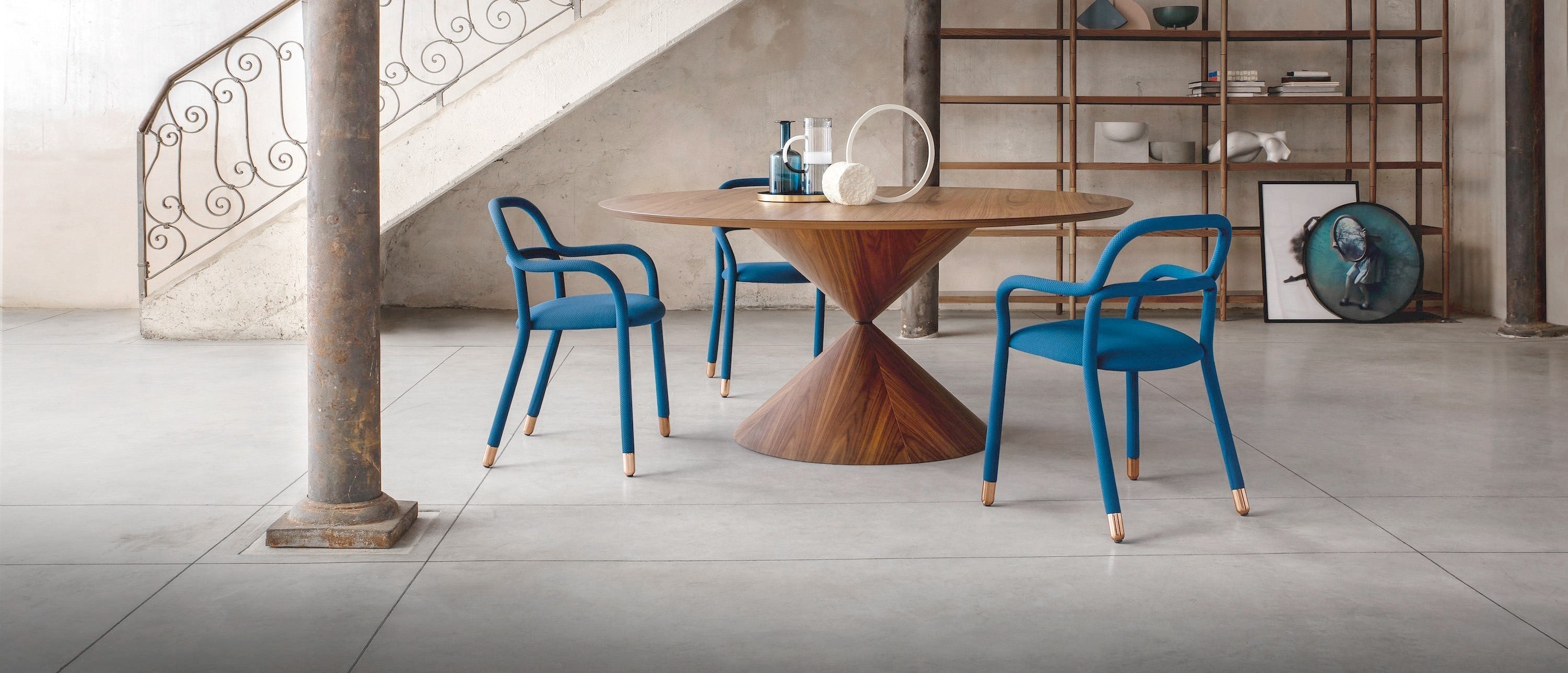 Clessidra Wooden Round Dining Tables with 3 blue Pippi dining chairs