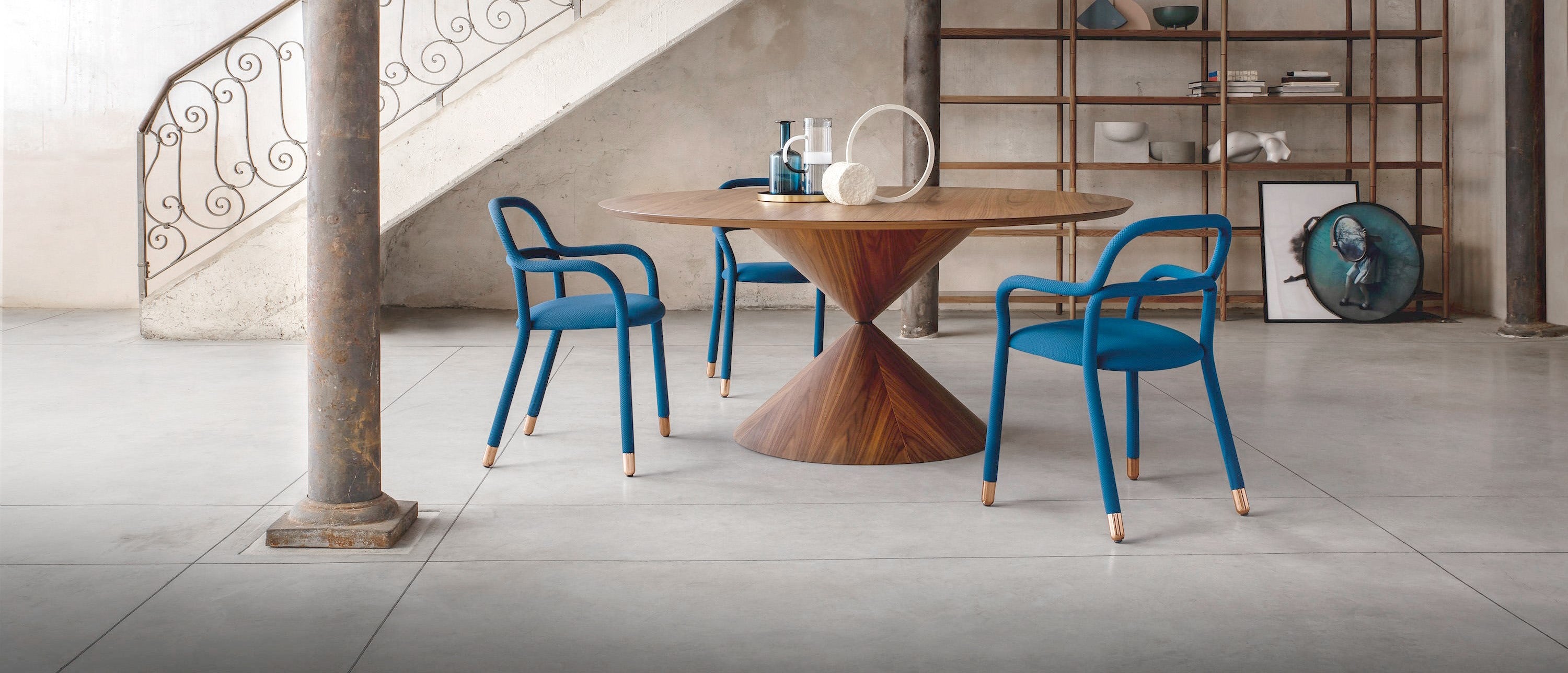 Clessidra Wooden Round Dining Tables with 3 blue Pippi dining chairs