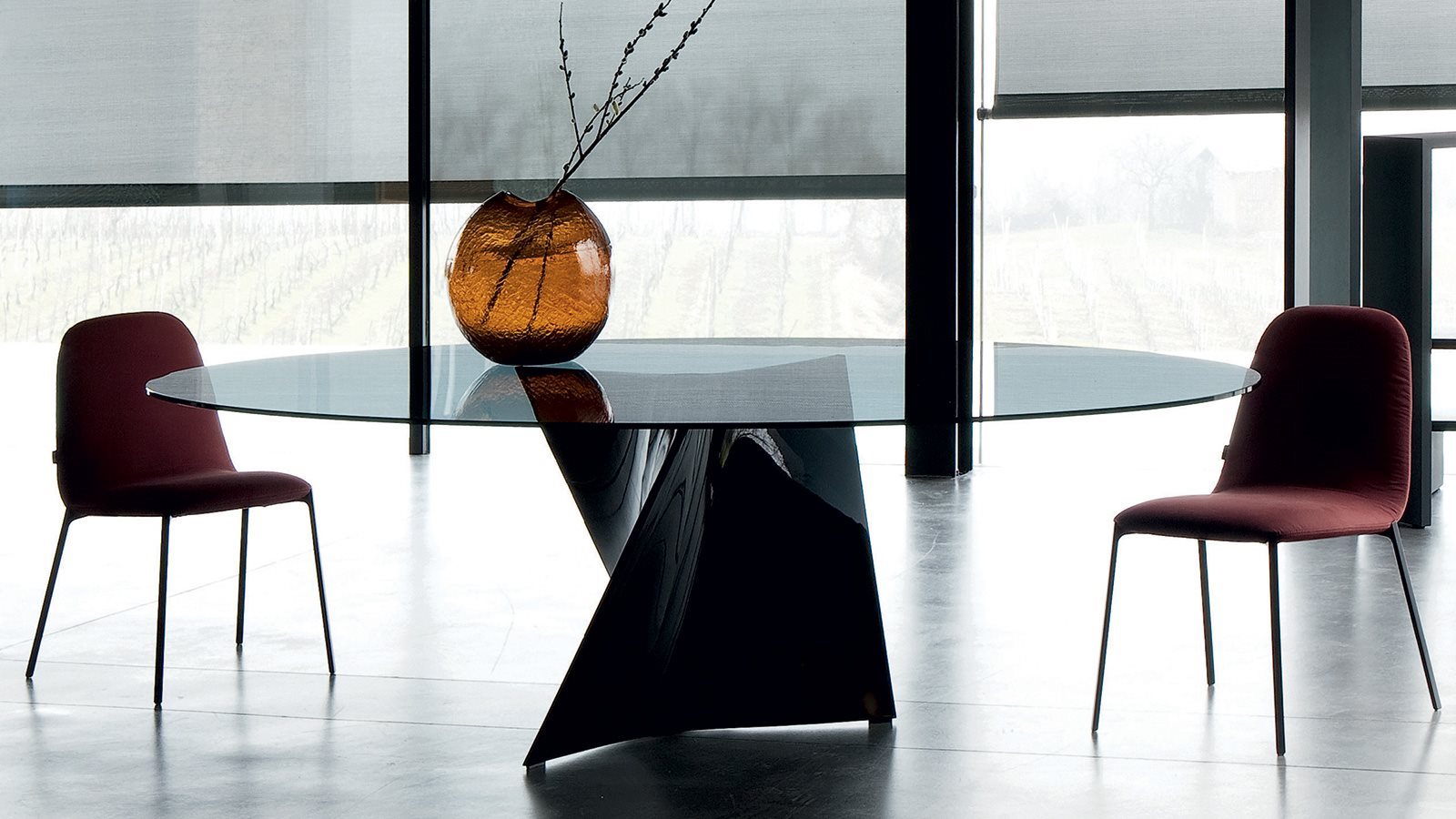 Luxury Round Dining Table in black by Zanotta