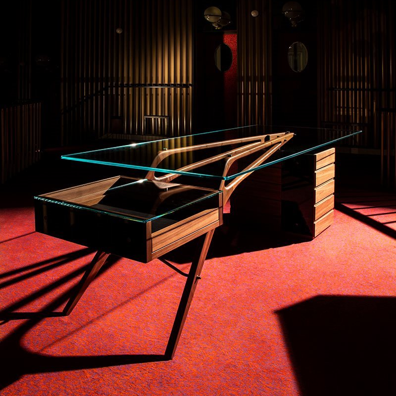 Cavour Desk in caneletto walnut on a red carpet
