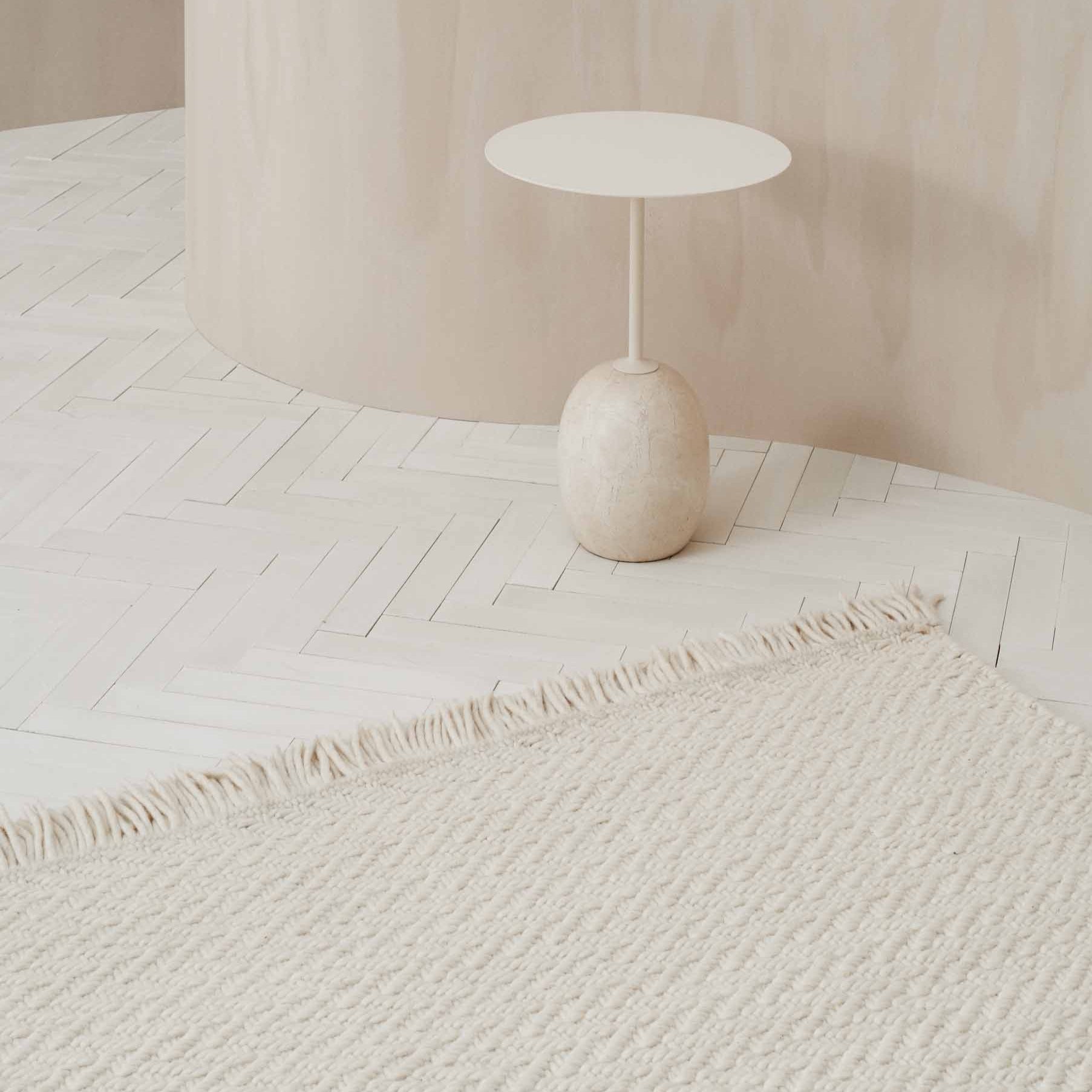 Idun Hand-Woven Area Rug Linie Design